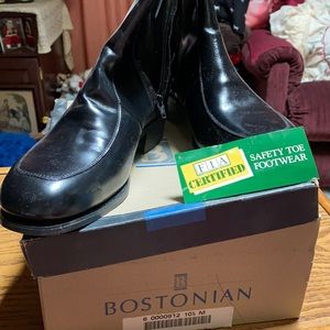 Men’s black 10-1/2 safety shoes